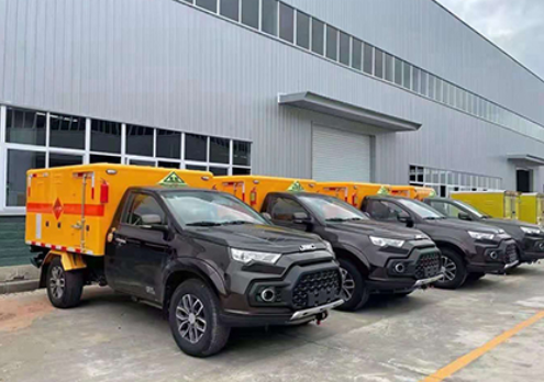 镶黄爆破器材运输车-保障安全与效率的关键