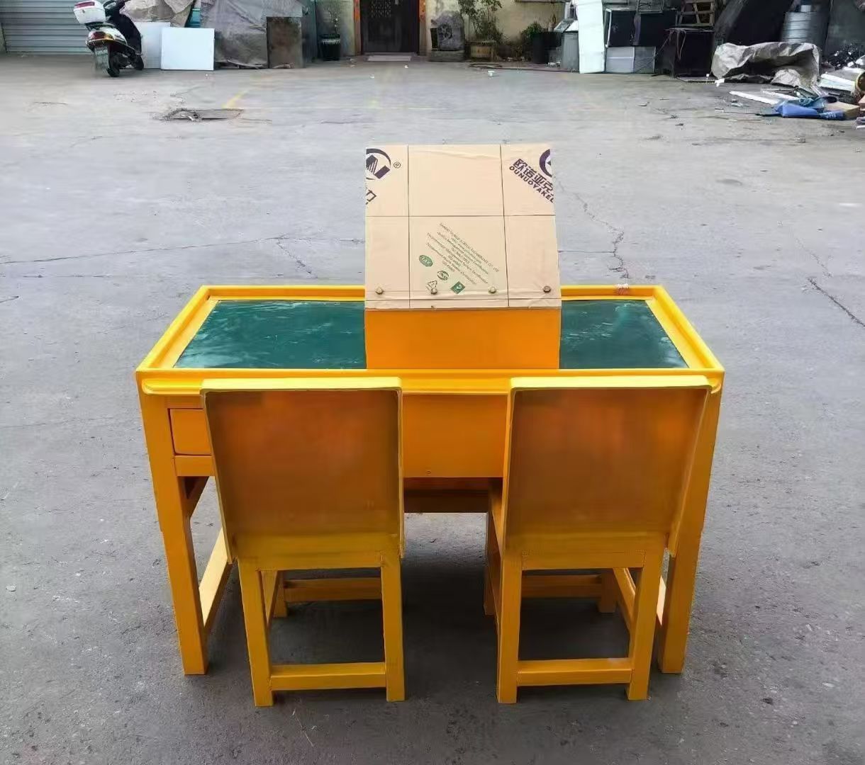 镶黄防静电导通桌井下煤矿火工品发放桌：危险品流转的安全守护者